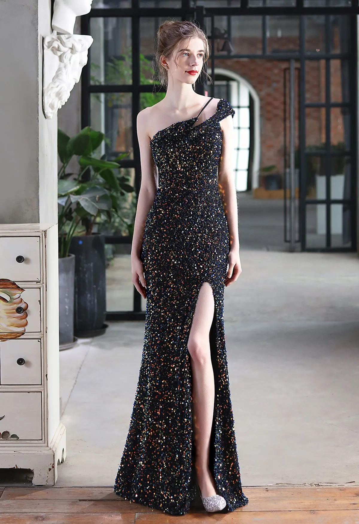 Abendliche Eleganz Pailletten One-Shoulder-Kleid mit Schlitz in Schwarz