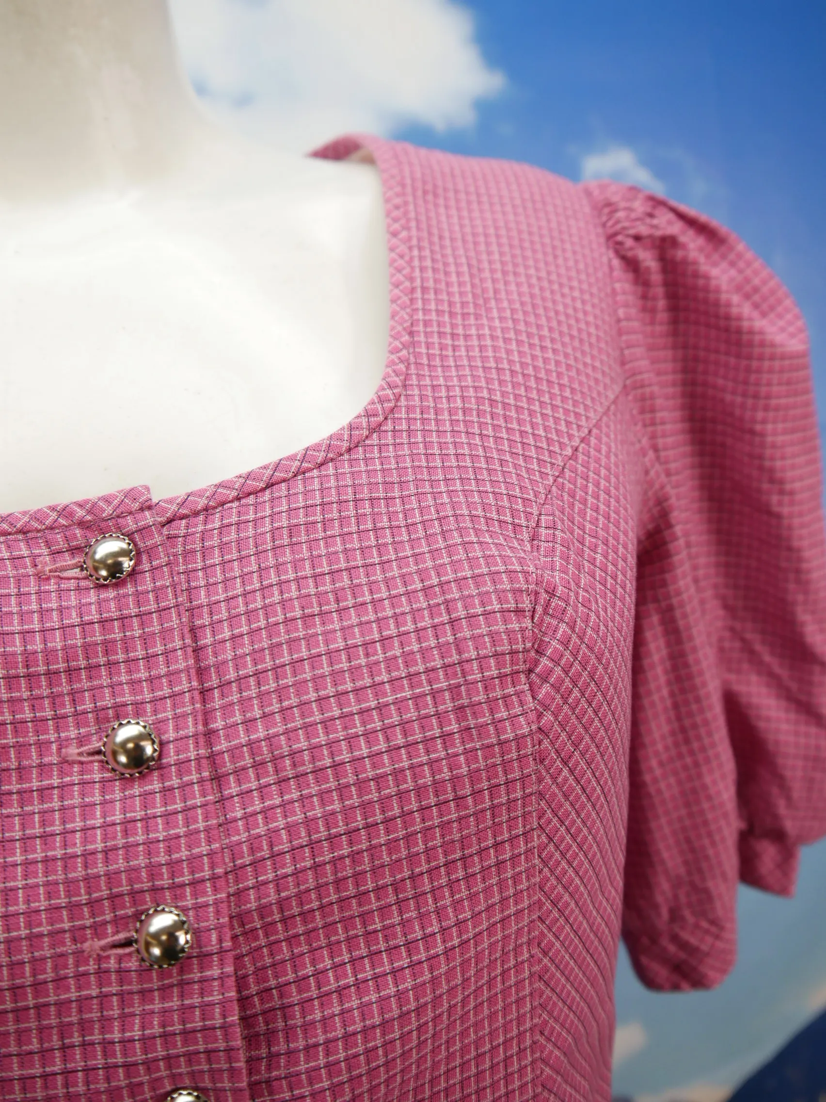 Achentaler mit Wienernaht Baumwolle kurzarm süßes Dirndl mit Schürze Gr.40