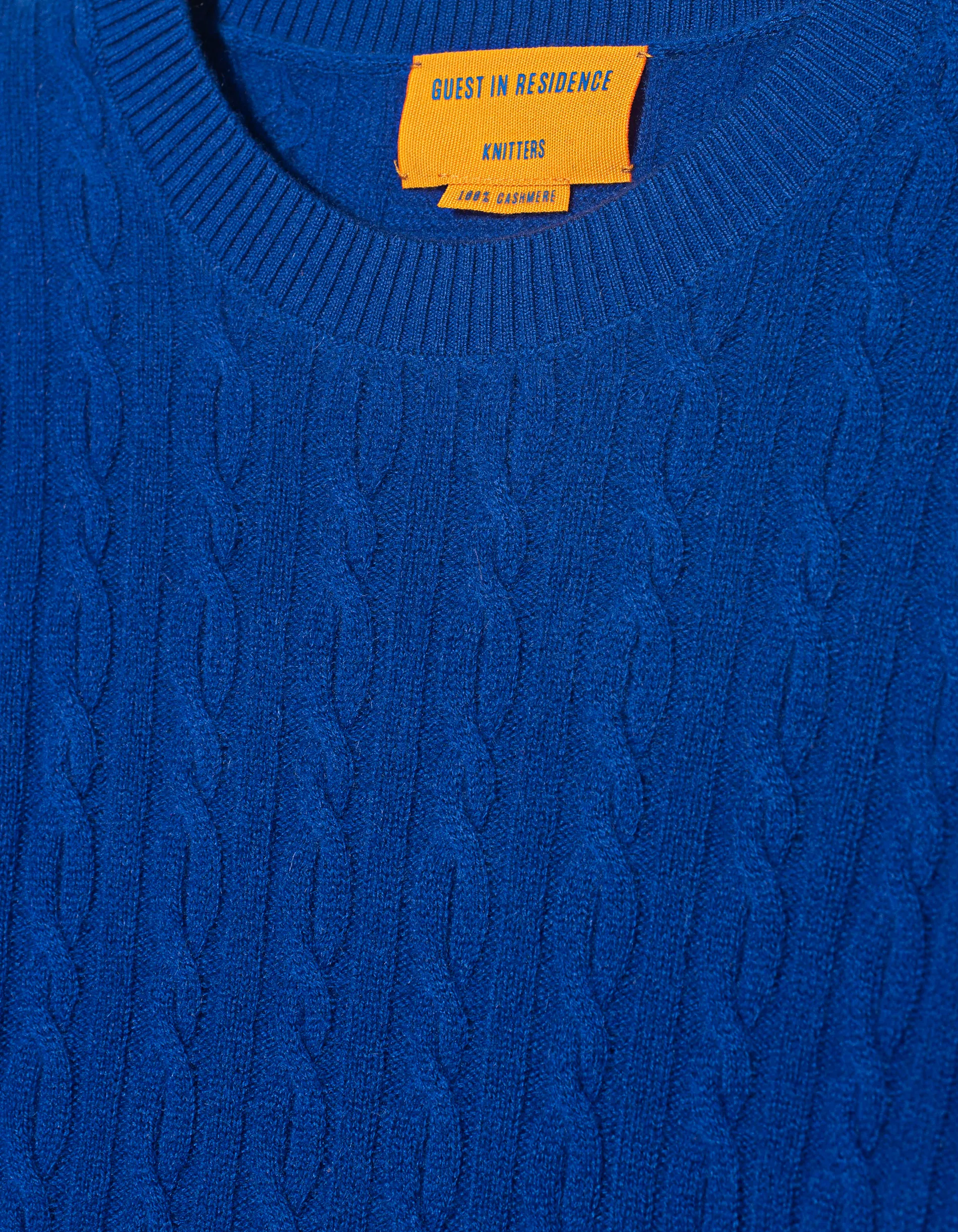 Guest in Residence Cable Shrunken Crew in Cashmere Cob Blue // Kaschmir-Pullover