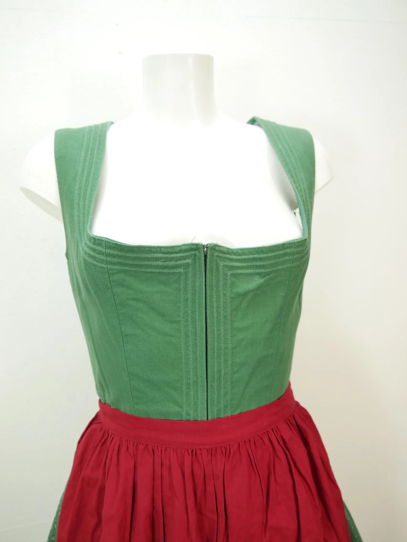 Handarbeit grün mit Balkonett wundervolles Dirndl mit Schürze Gr.42