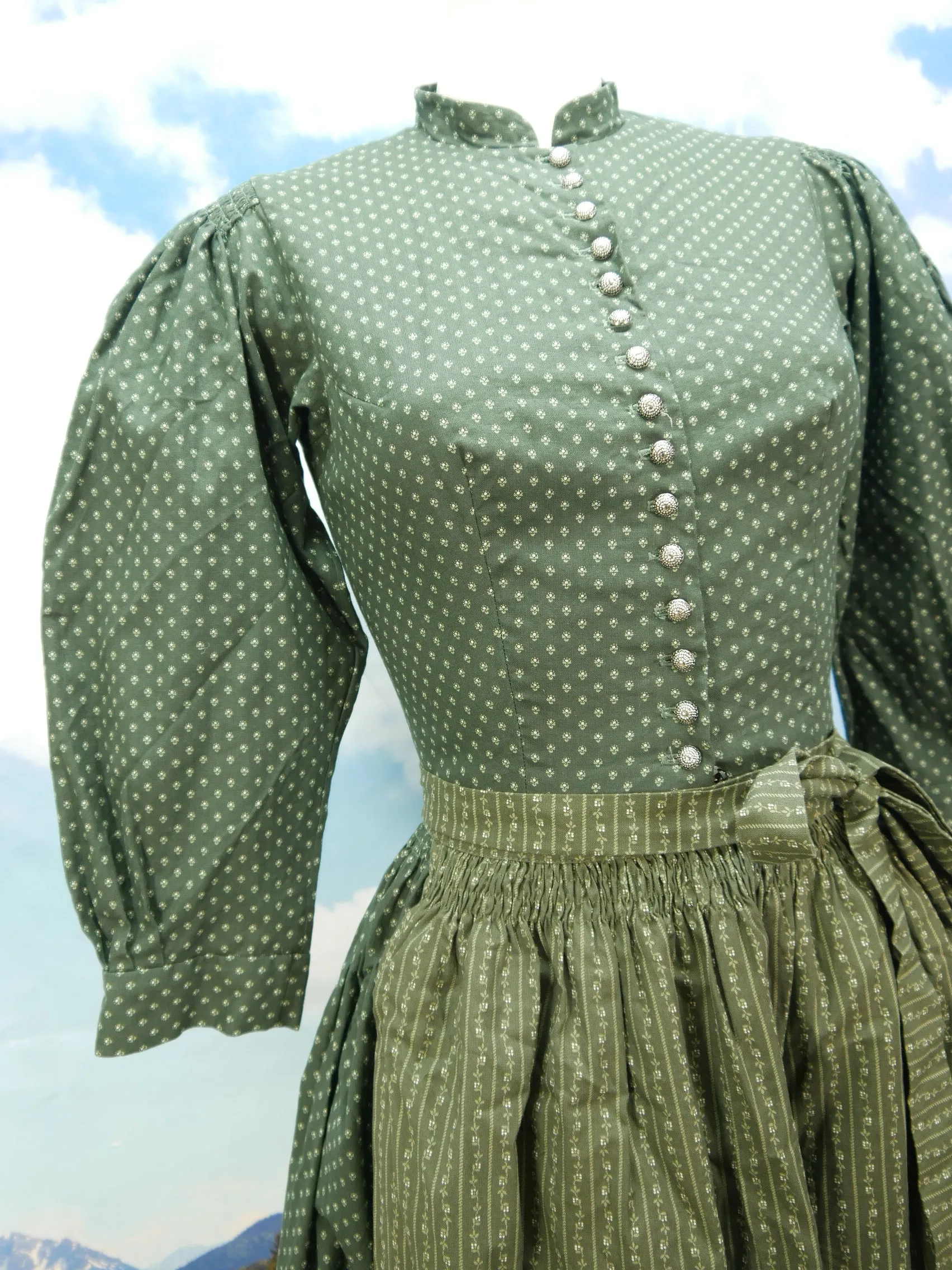 Herrlich 60er Jahre Handgenäht Baumwolle grün Vintage Dirndl mit Schürze Gr.38