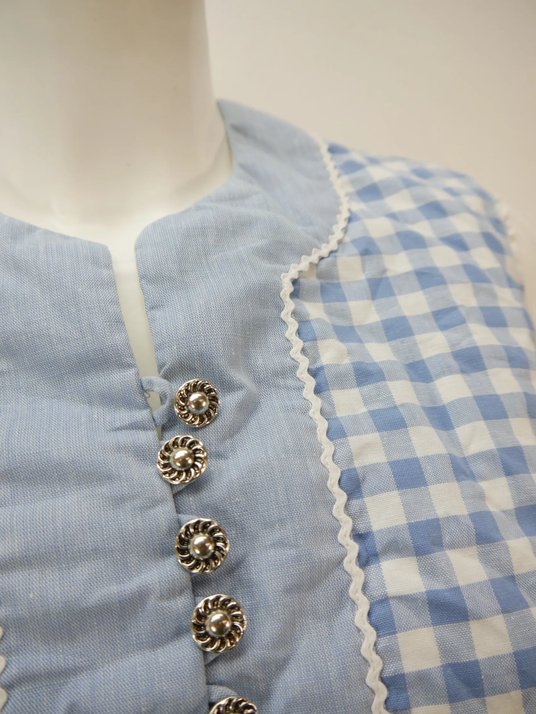 Z vom Tegernsee blau weiß kariert mit Besatz süßes Dirndl ohne Schürze Gr.42